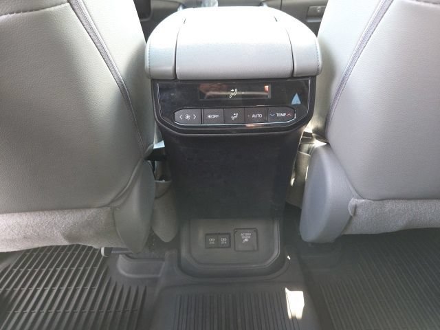 Used 2021 Toyota Highlander Limited AWD/4WD image 26