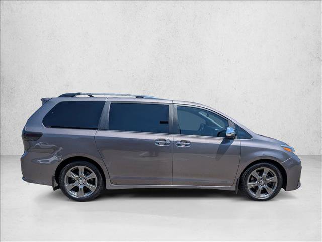 Used 2019 Toyota Sienna SE w/ SE Preferred Package FWD image 4