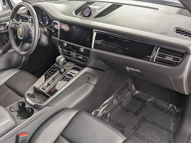 Certified 2025 Porsche Macan AWD/4WD image 26