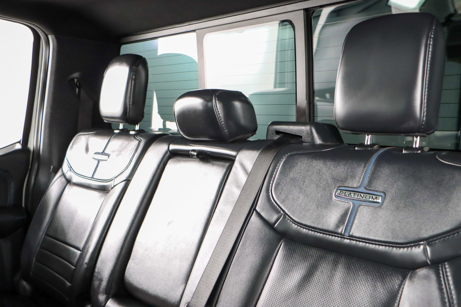 Used 2025 Ford F450 Platinum w/ FX4 Off-Road Package image 28