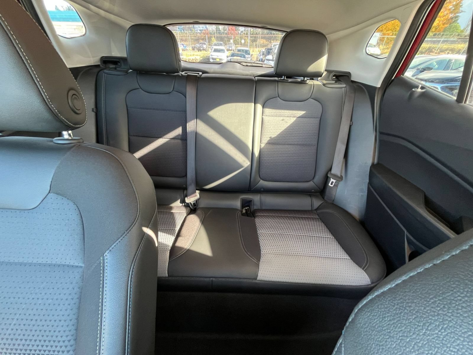 Used 2025 Chevrolet Trax LT w/ LT Convenience Package FWD image 38
