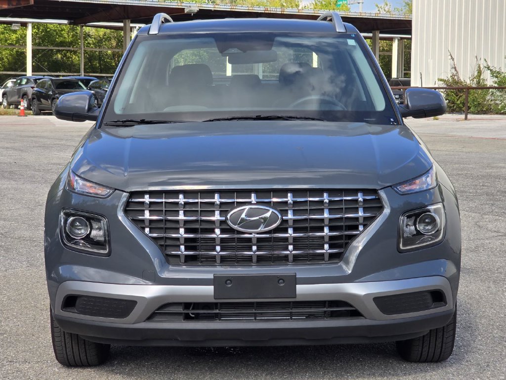 Used 2026 Hyundai Venue SEL FWD image 2