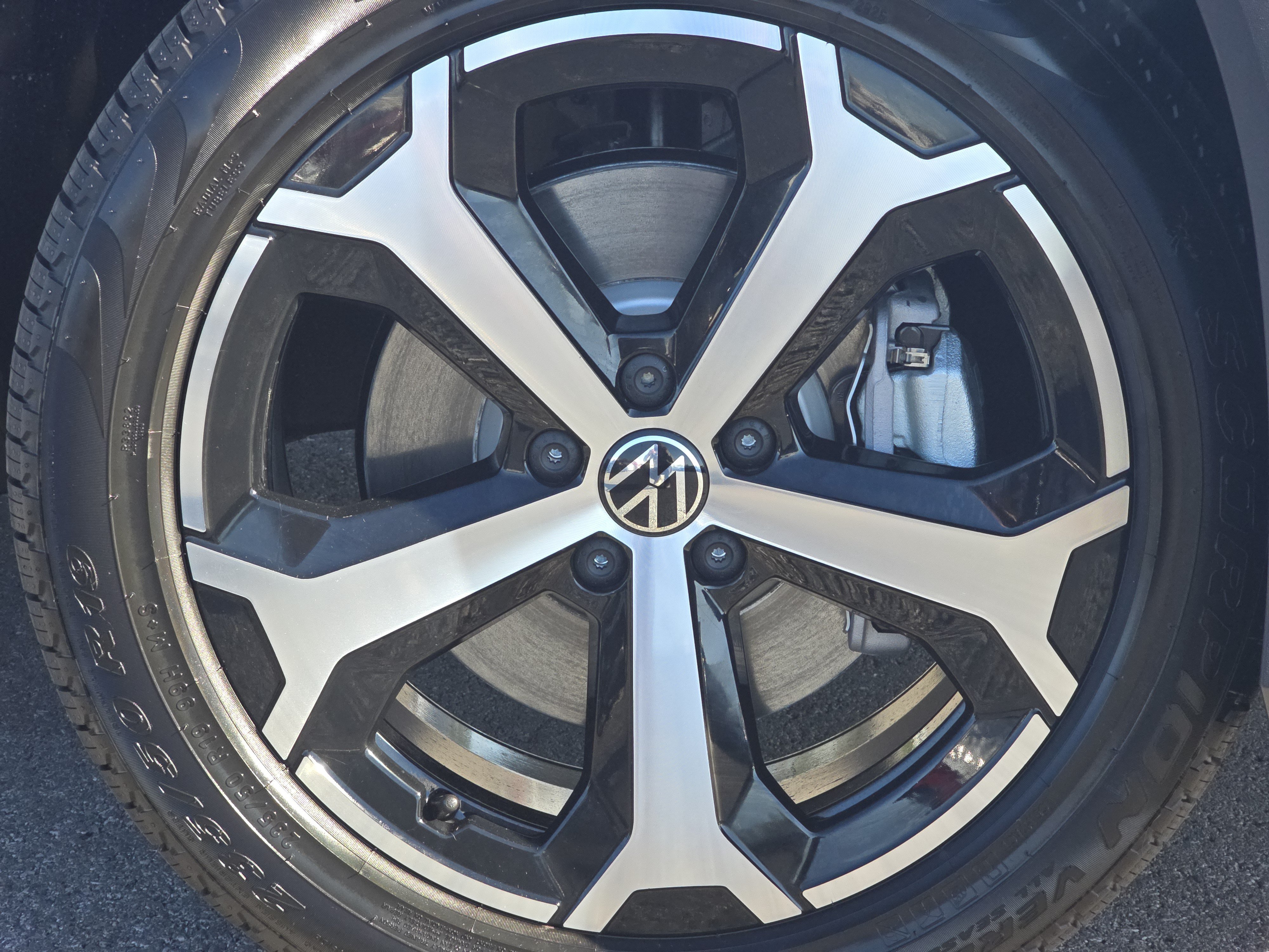 New 2026 Volkswagen Tiguan SE AWD/4WD image 15