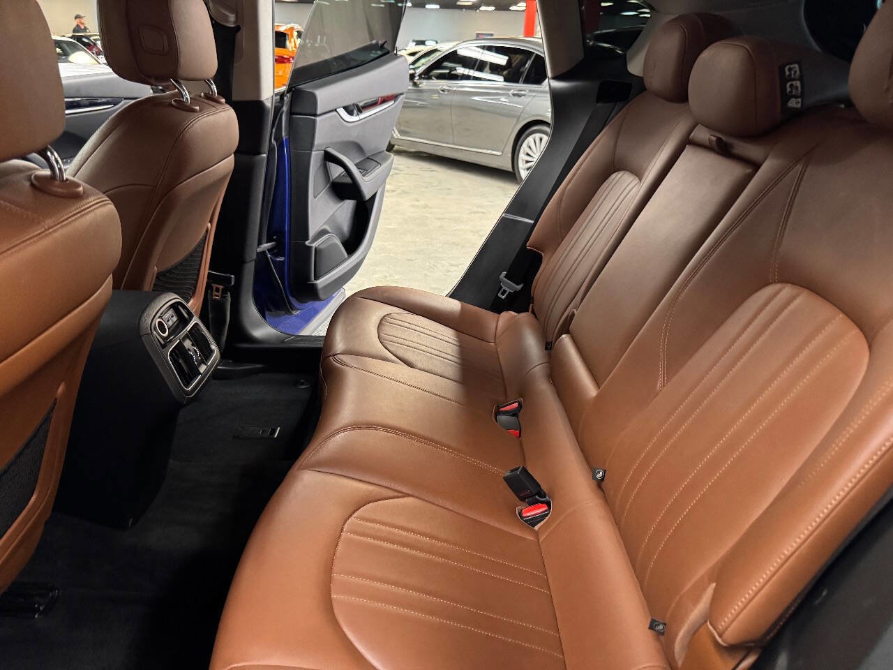 Used 2017 Maserati Levante image 43