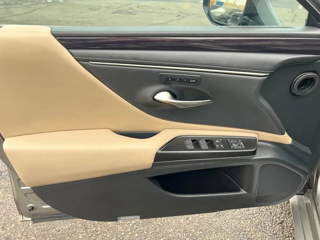 Used 2020 Lexus ES 350 w/ Premium Package image 27