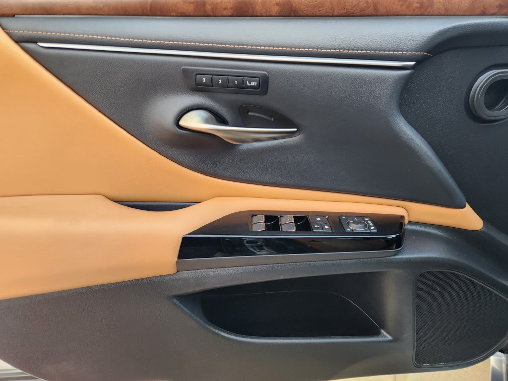 Certified 2023 Lexus ES 300h w/ Premium Package FWD image 22