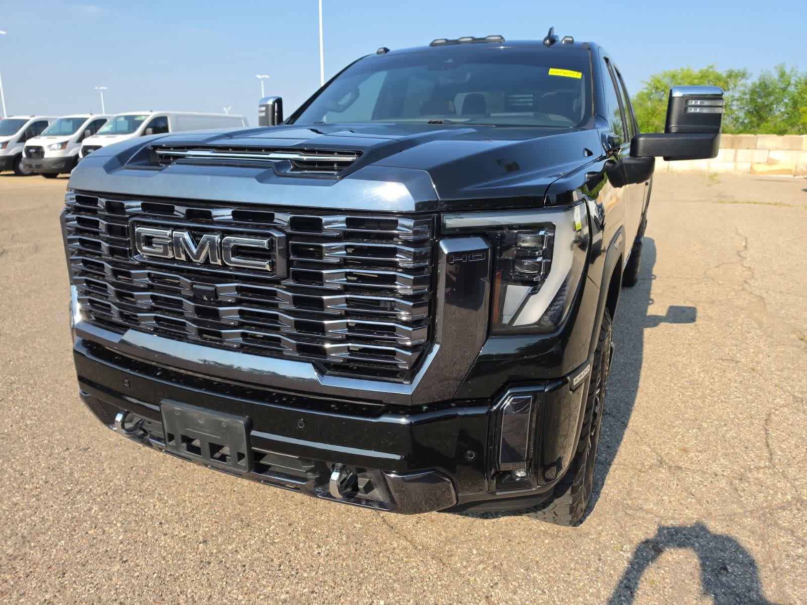 Used 2024 GMC Sierra 3500 Denali Ultimate AWD/4WD image 2