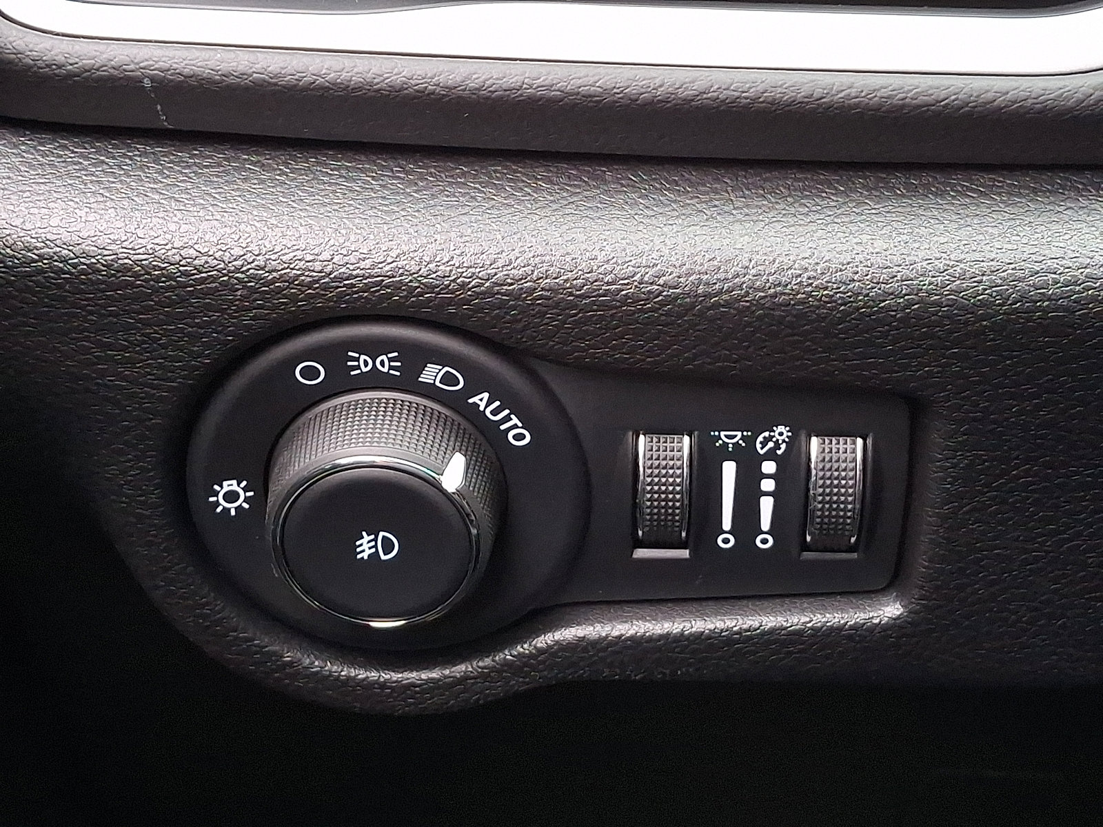 Certified 2025 Chrysler Pacifica Select image 29