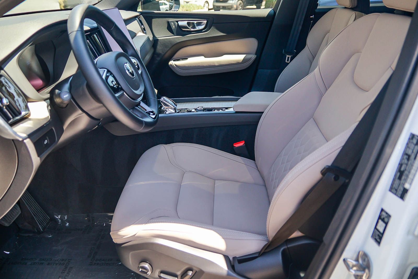Certified 2026 Volvo XC60 B5 Plus w/ Protection Package Premier AWD/4WD image 21