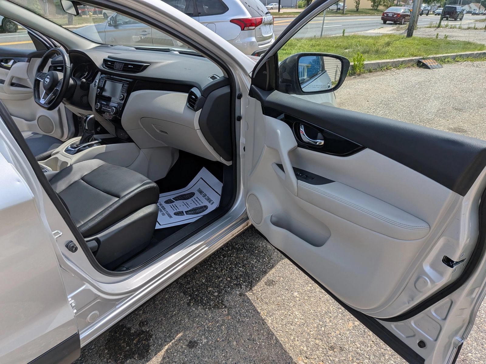 Used 2020 Nissan Rogue Sport SV w/ All-Weather Package AWD/4WD image 37