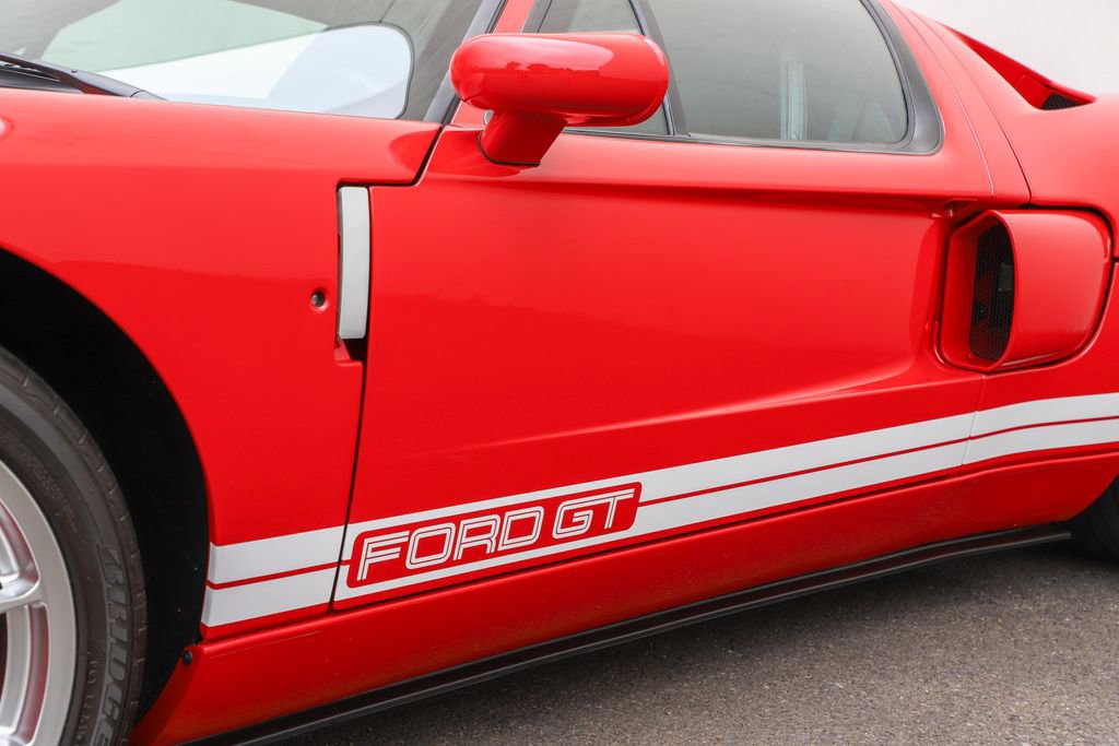 Used 2006 Ford GT RWD image 66