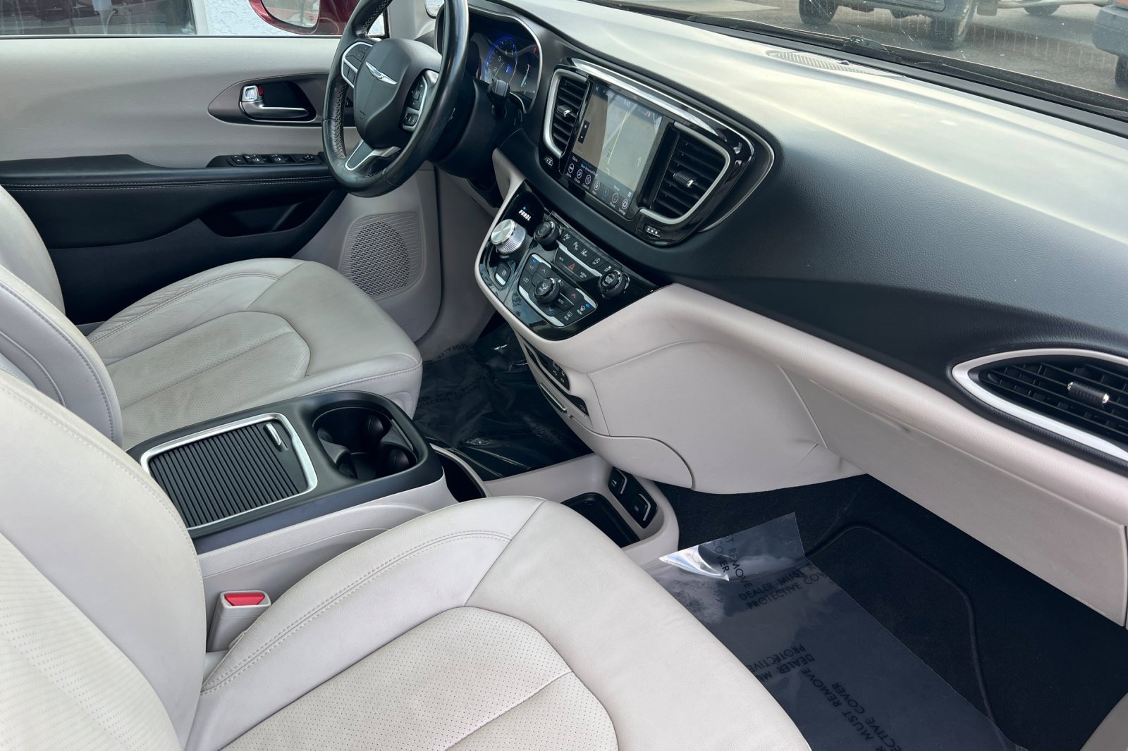 Used 2020 Chrysler Pacifica Touring-L Plus w/ Tire & Wheel Group image 17