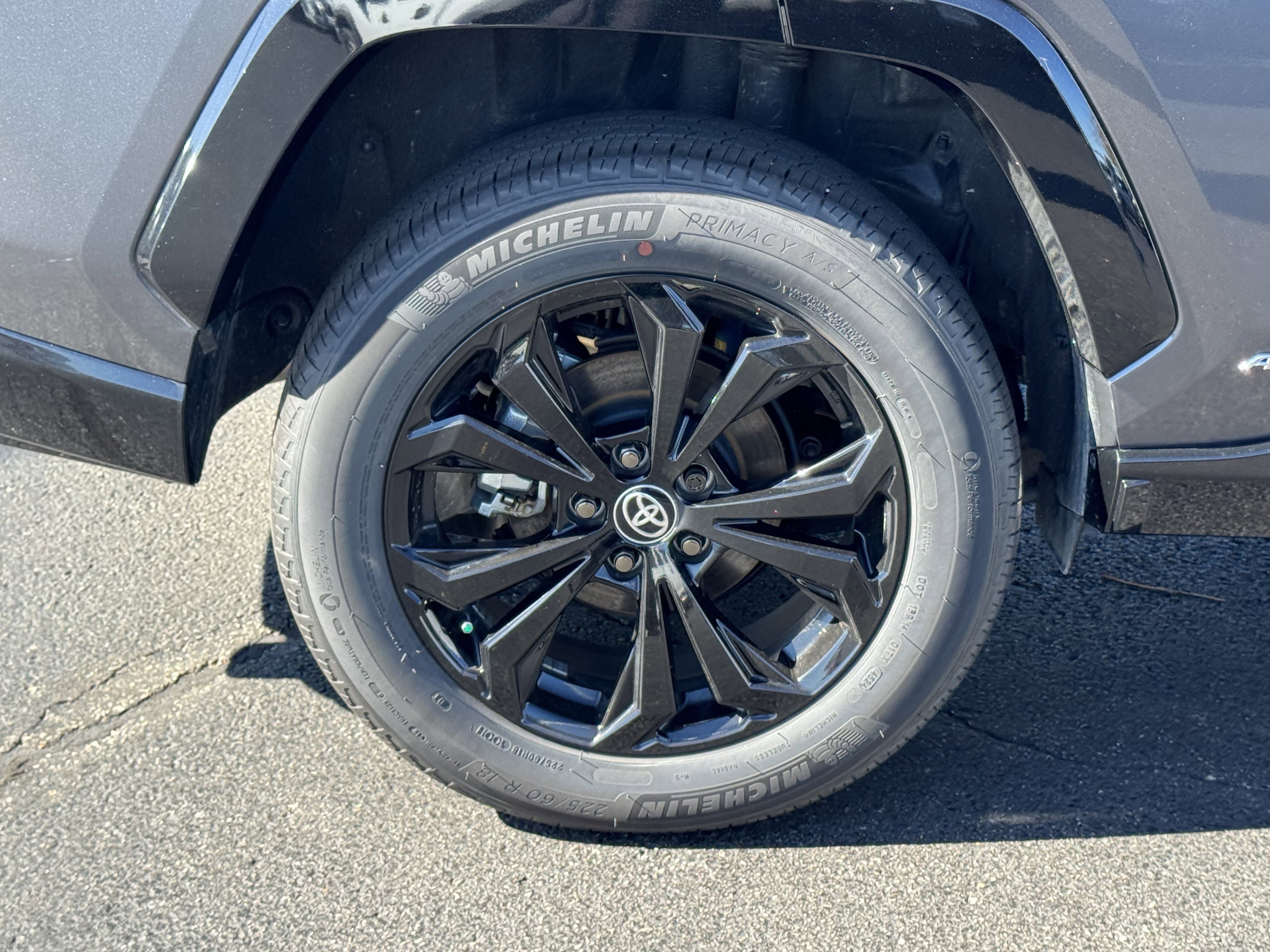 Used 2025 Toyota RAV4 SE image 38