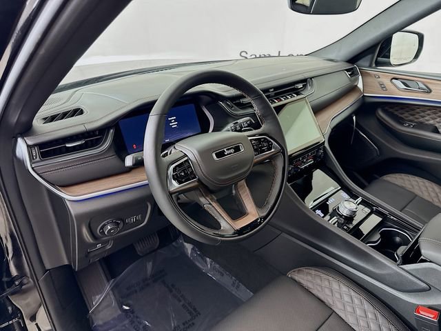 New 2025 Jeep Grand Cherokee Summit image 9