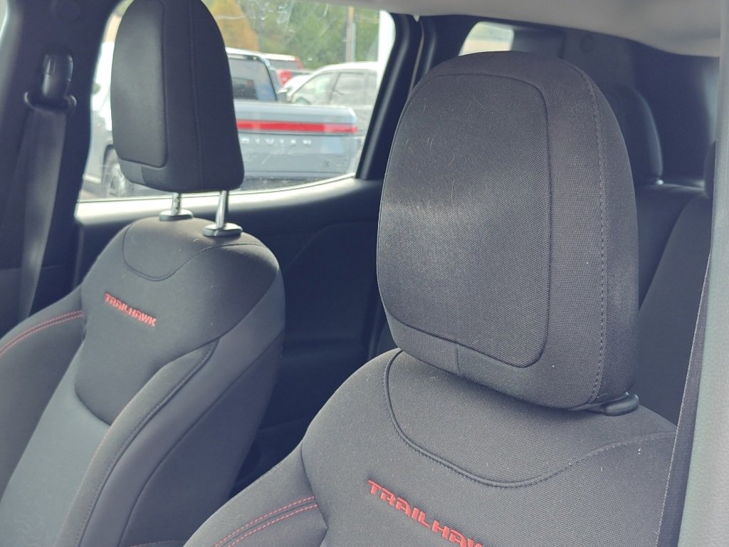 Used 2016 Jeep Renegade Trailhawk image 12