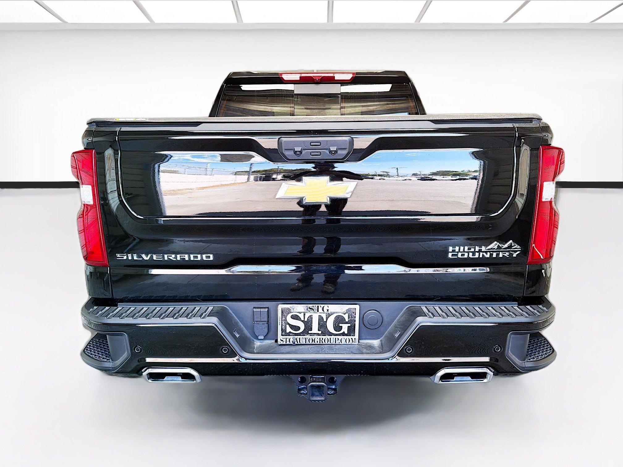 Used 2025 Chevrolet Silverado 1500 High Country w/ High Country Premium Package AWD/4WD image 5