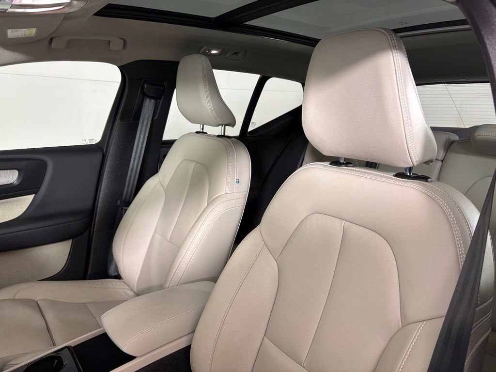 Used 2023 Volvo XC40 B5 Plus w/ Protection Package AWD/4WD image 19