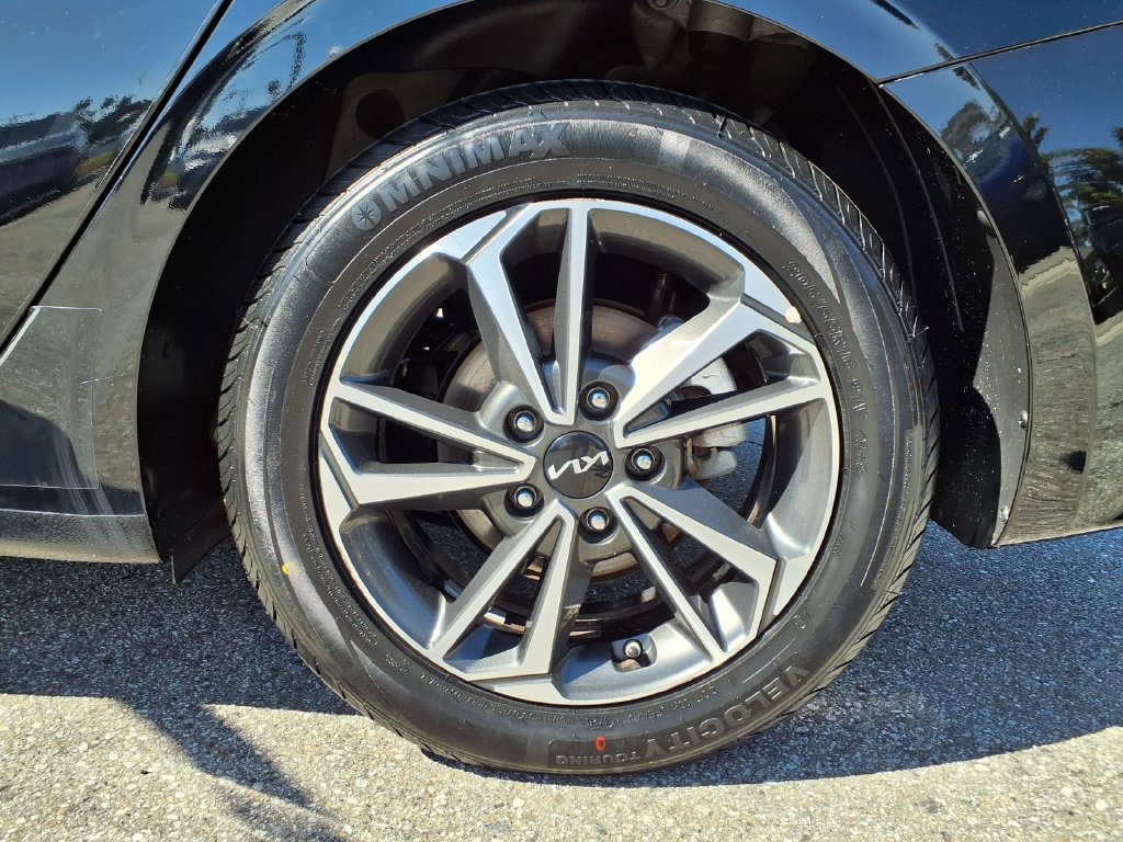 Certified 2023 Kia Forte LXS FWD image 9