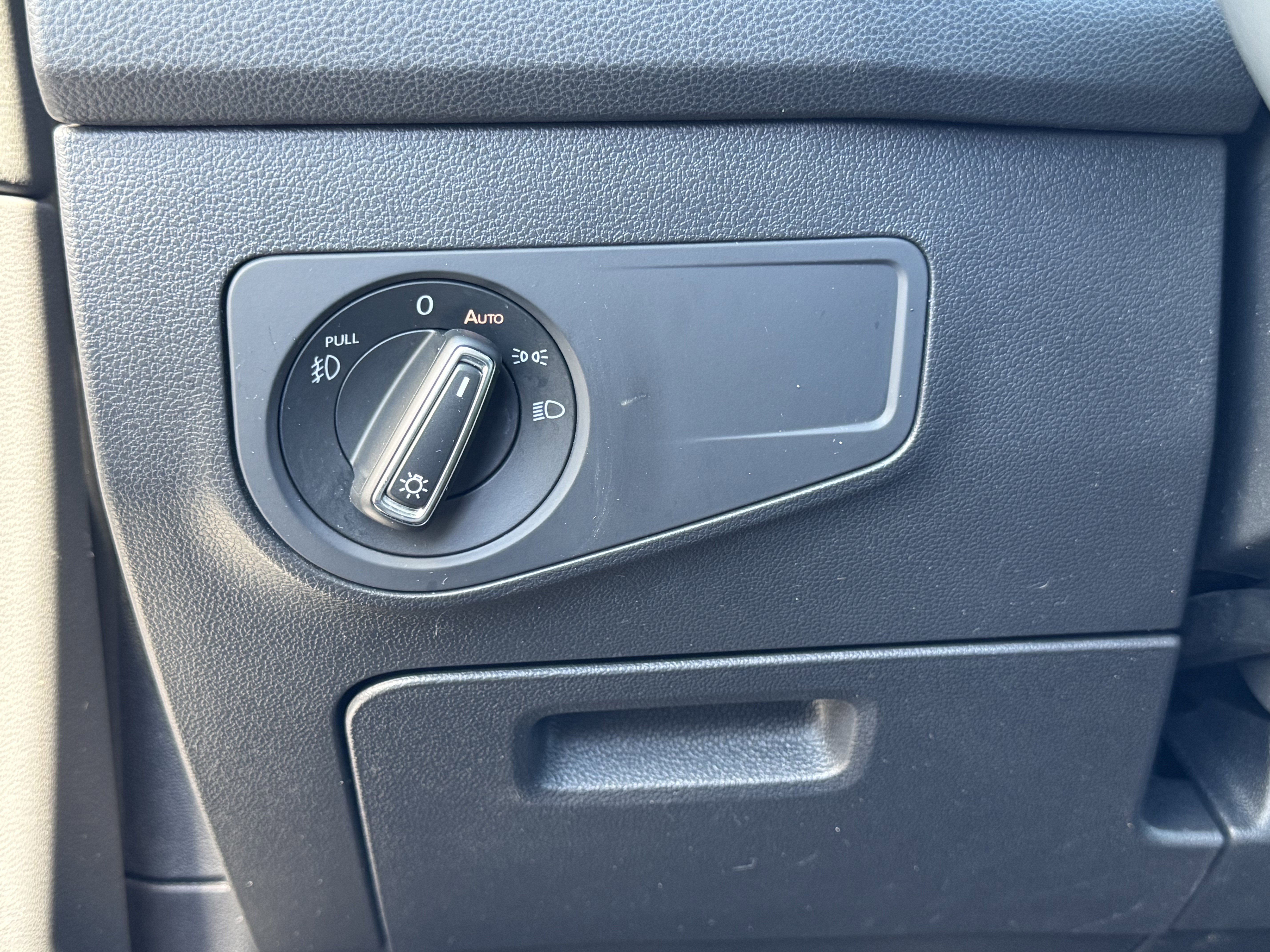 Used 2020 Volkswagen Tiguan SEL image 31