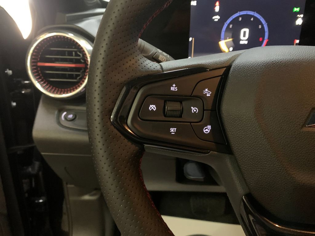 Used 2025 Chevrolet Trax RS w/ Sunroof Package image 28