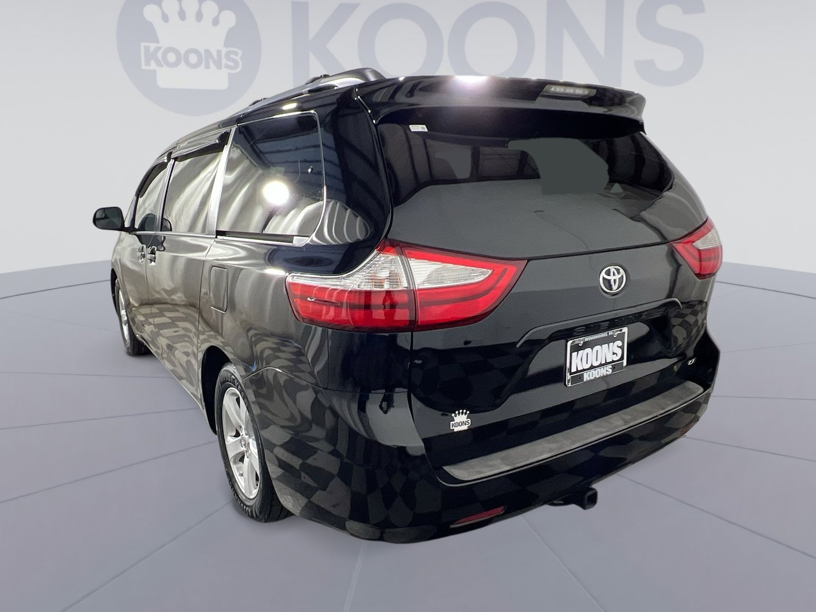 Used 2015 Toyota Sienna LE image 4