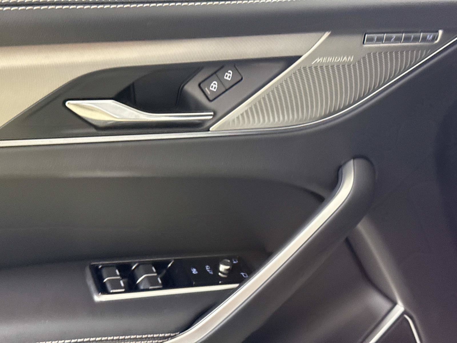 Certified 2026 Jaguar F-PACE R-Dynamic S AWD/4WD image 18