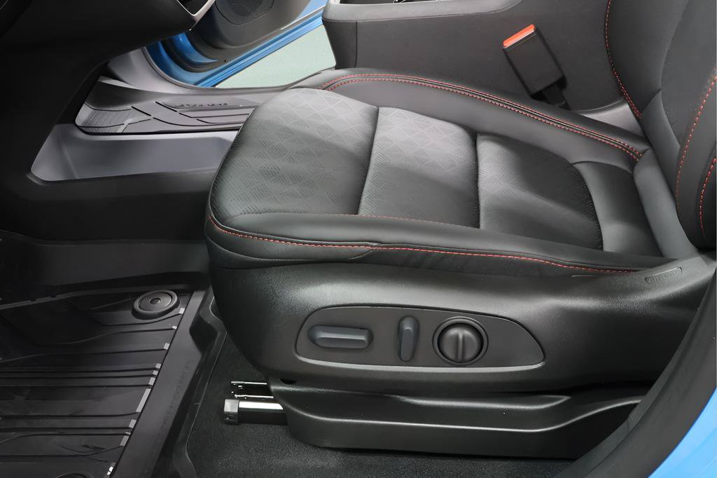 New 2027 Chevrolet Bolt RS w/ Technology Package FWD image 21