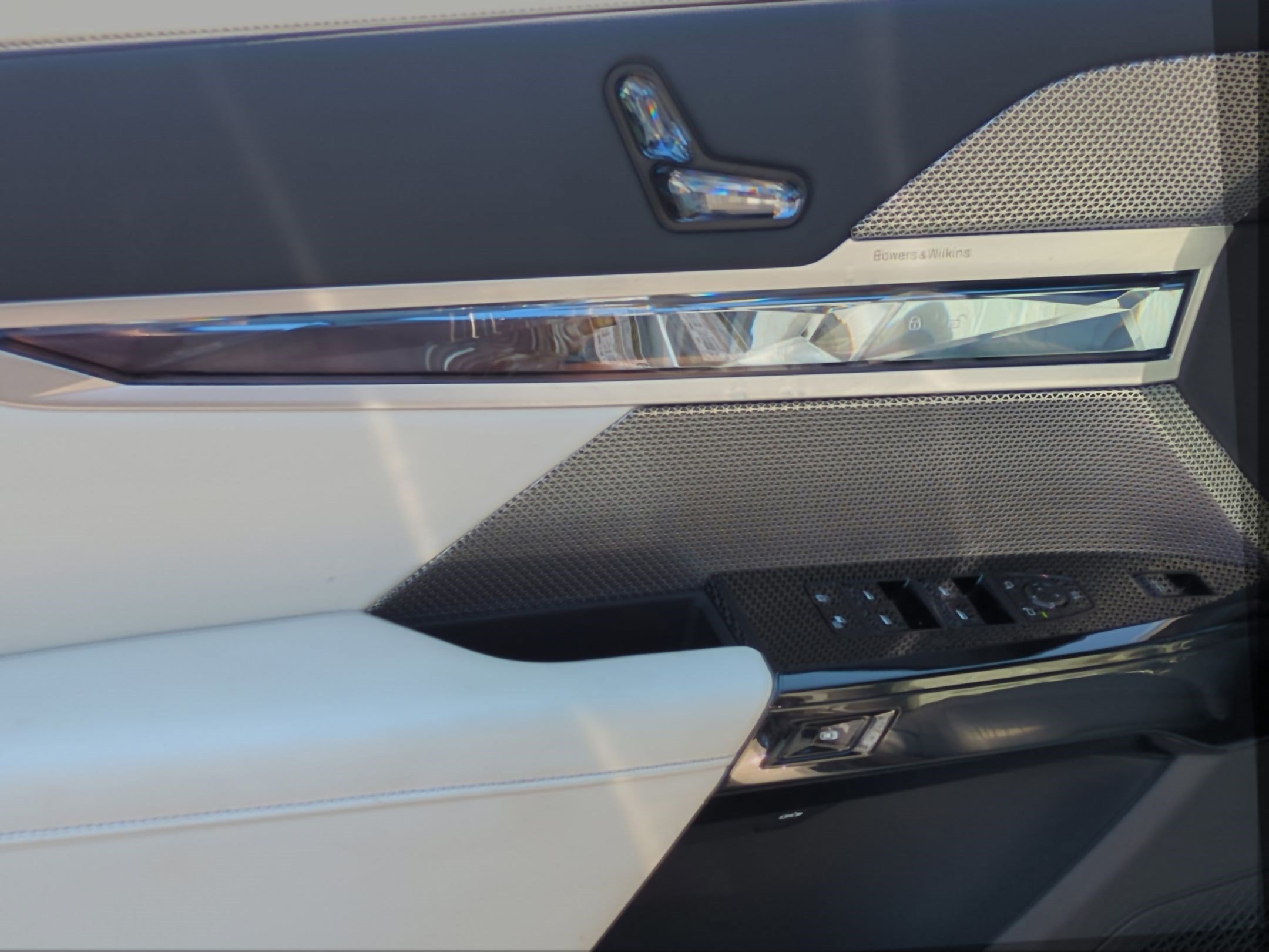 Certified 2025 BMW 740i RWD image 14