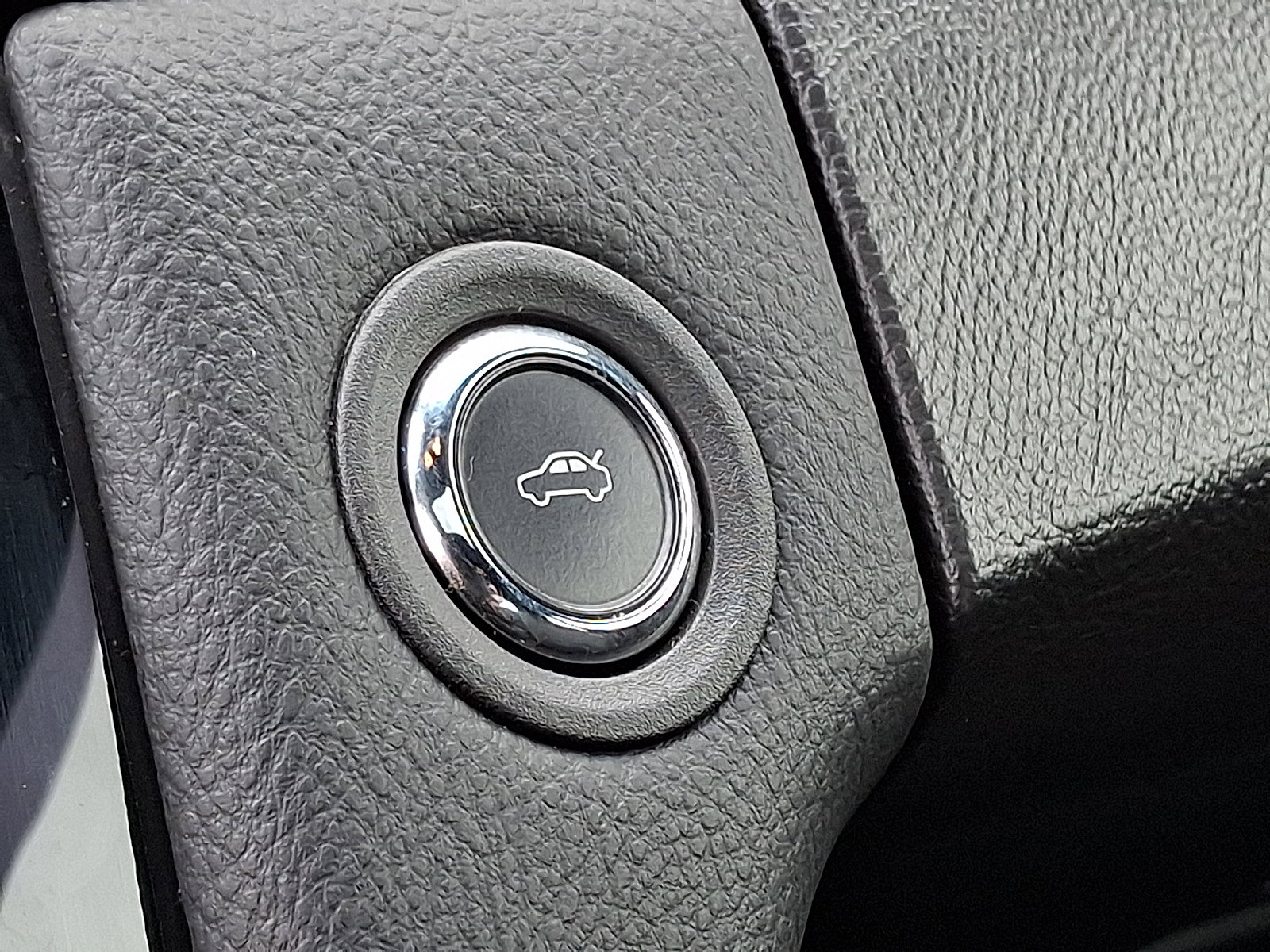 Used 2018 Ford Taurus Limited image 25