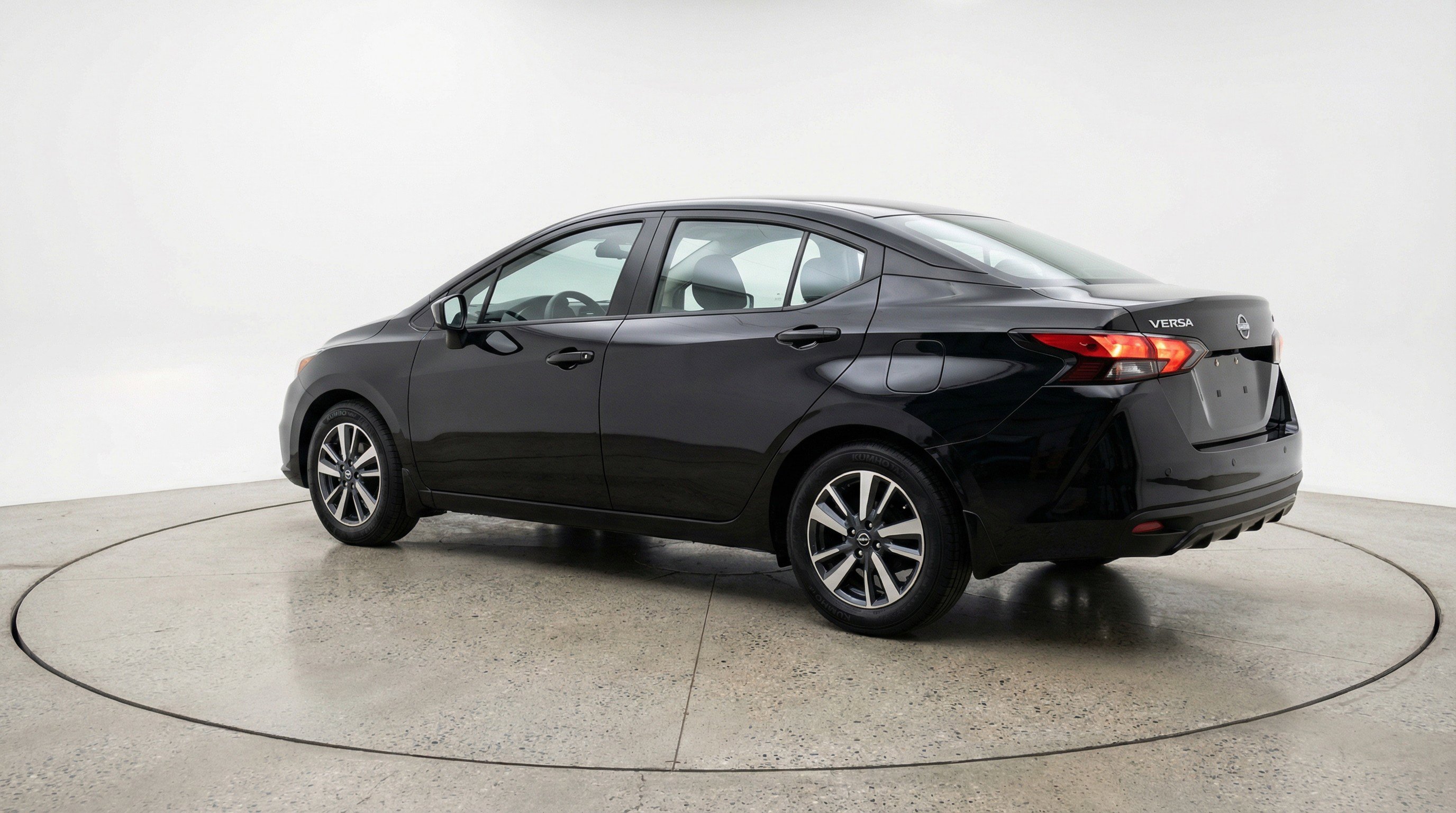 Used 2025 Nissan Versa SV FWD image 6