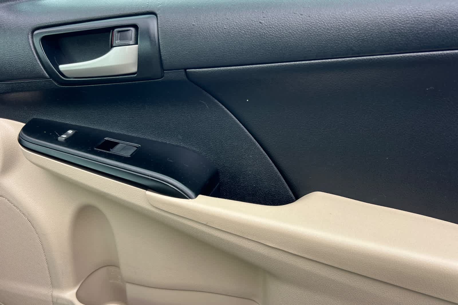 Used 2013 Toyota Camry LE FWD image 18