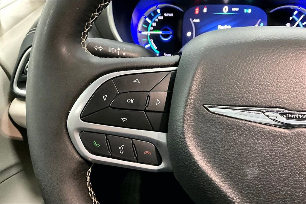 Used 2024 Chrysler Pacifica Select image 11