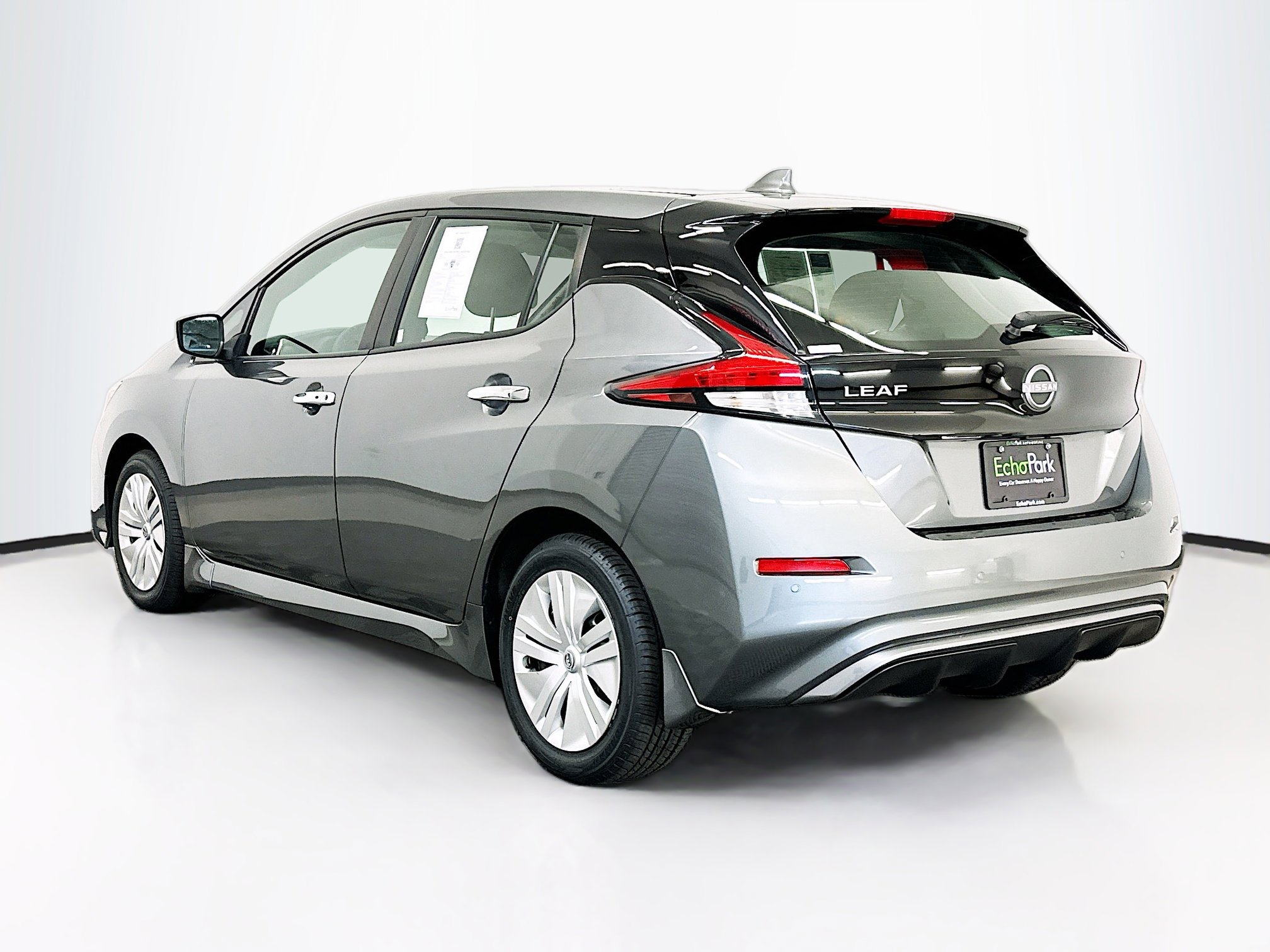 Used 2025 Nissan Leaf S image 5