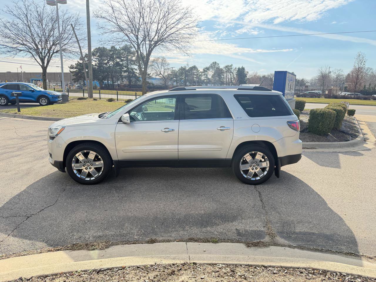 Used 2017 GMC Acadia Limited SLT AWD/4WD image 8