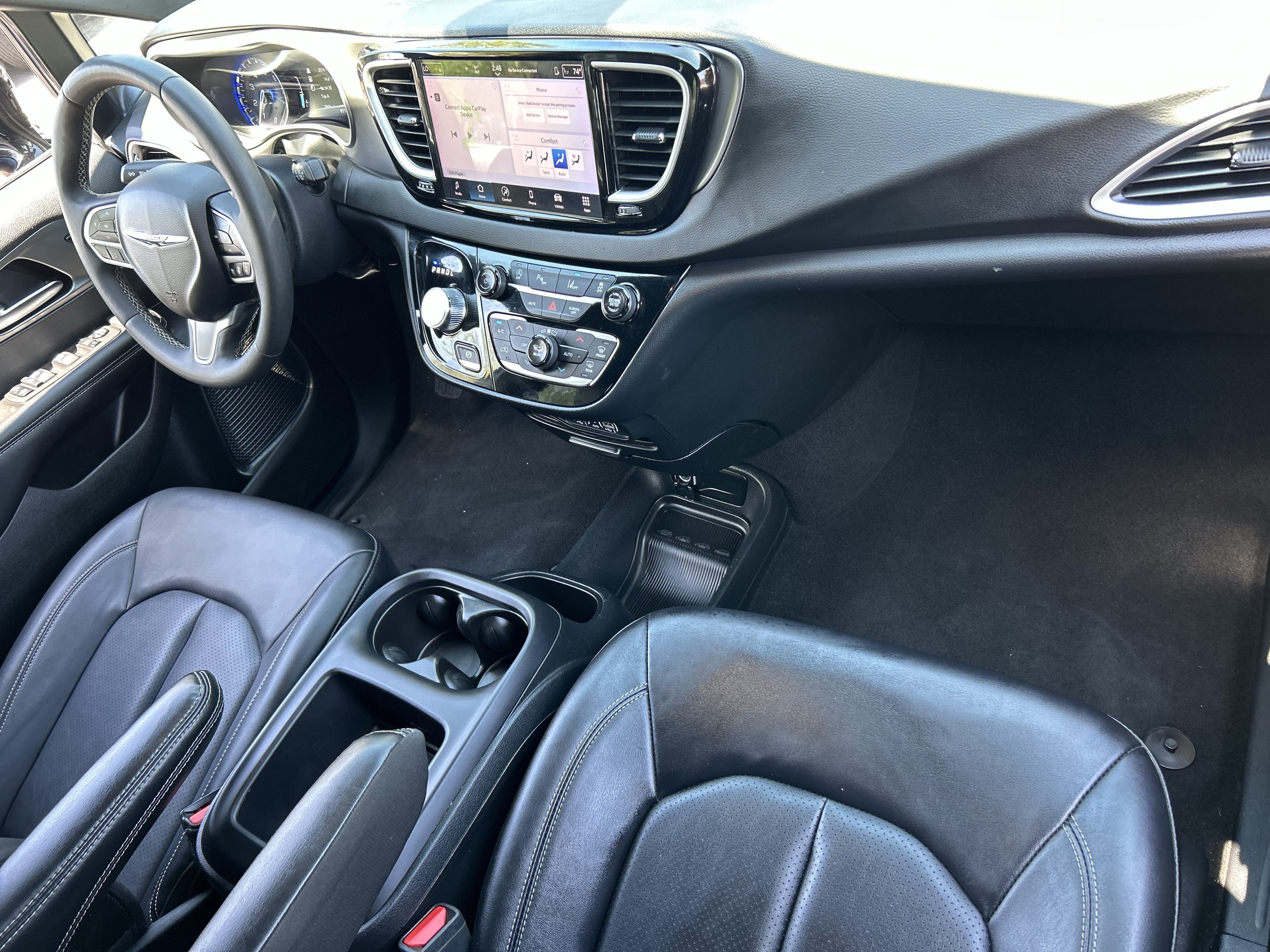 Used 2025 Chrysler Pacifica Select FWD image 10