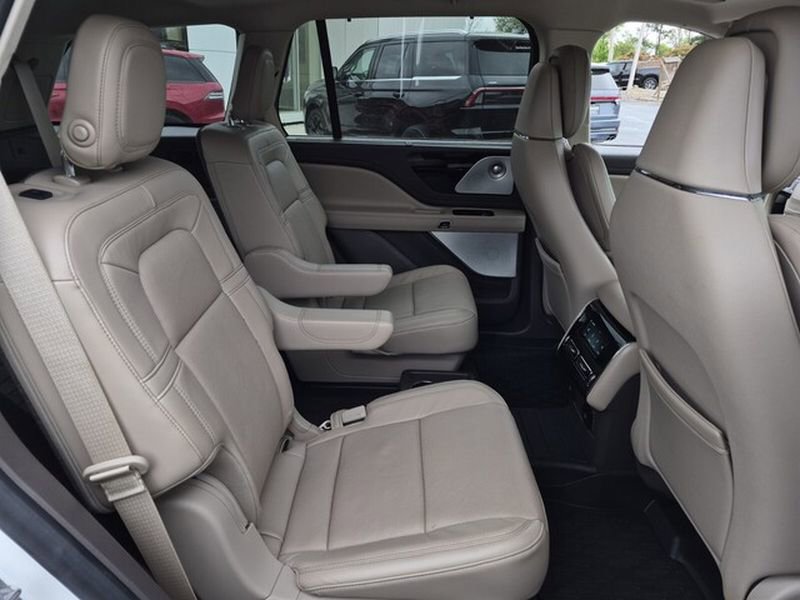 Used 2020 Lincoln Aviator Reserve w/ Equipment Group 202A image 21
