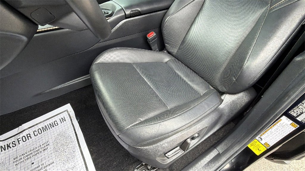 Used 2023 Toyota Crown Limited image 19