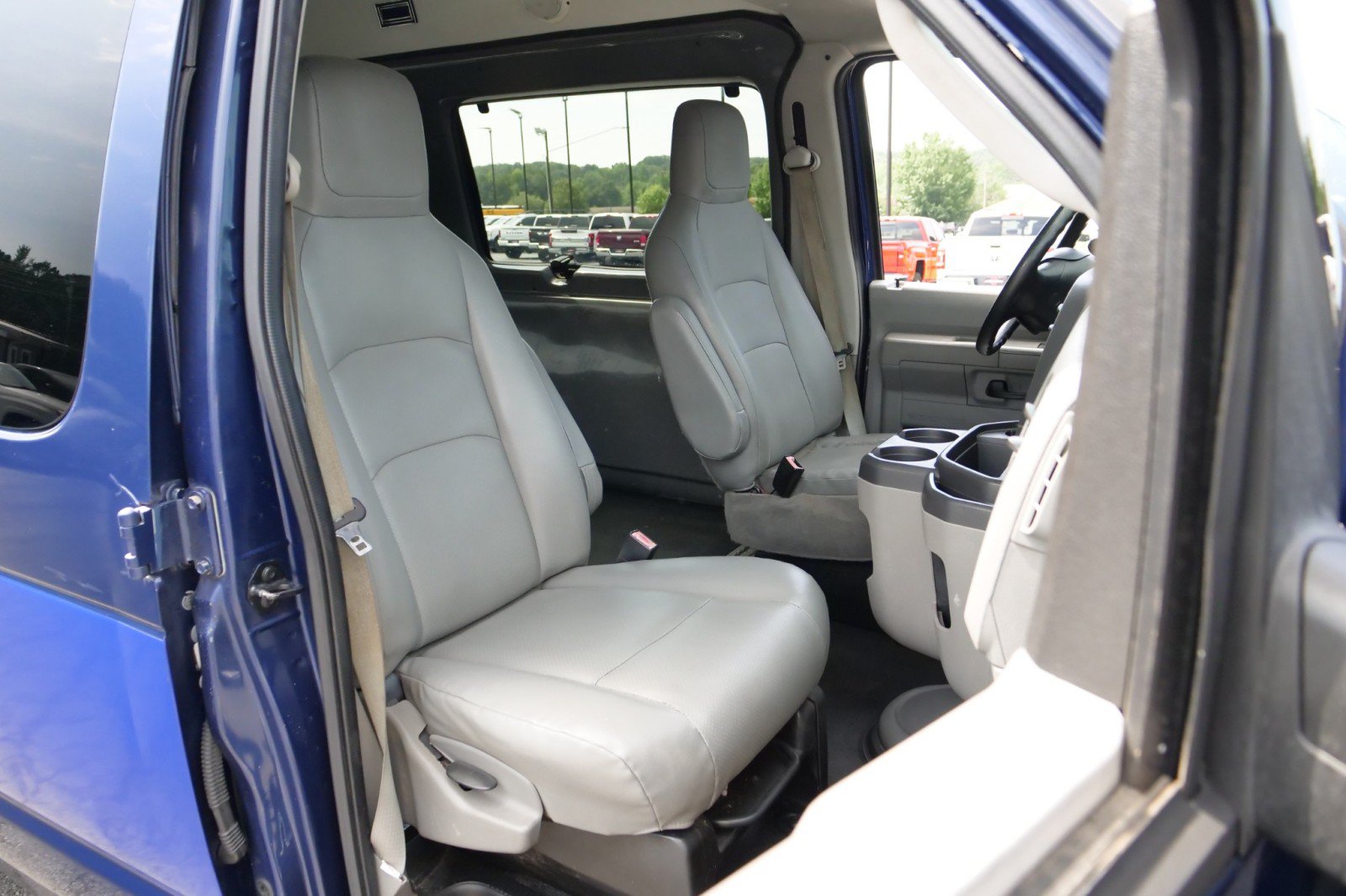 Used 2010 Ford E-250 and Econoline 250 Extended RWD image 35