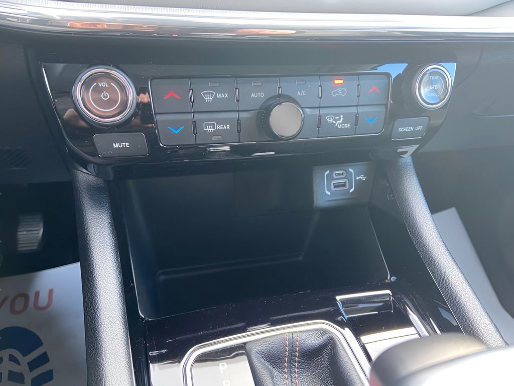 Used 2022 Jeep Compass Limited image 32