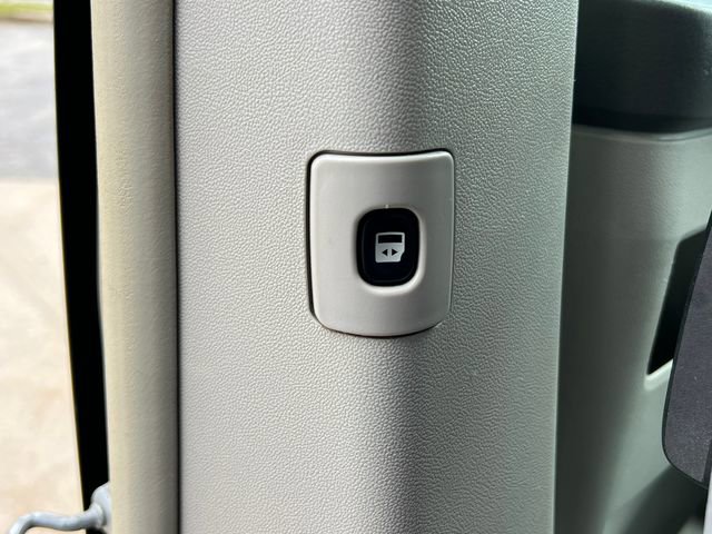 Used 2010 Chrysler Town & Country Touring w/ Safetytec Group image 30