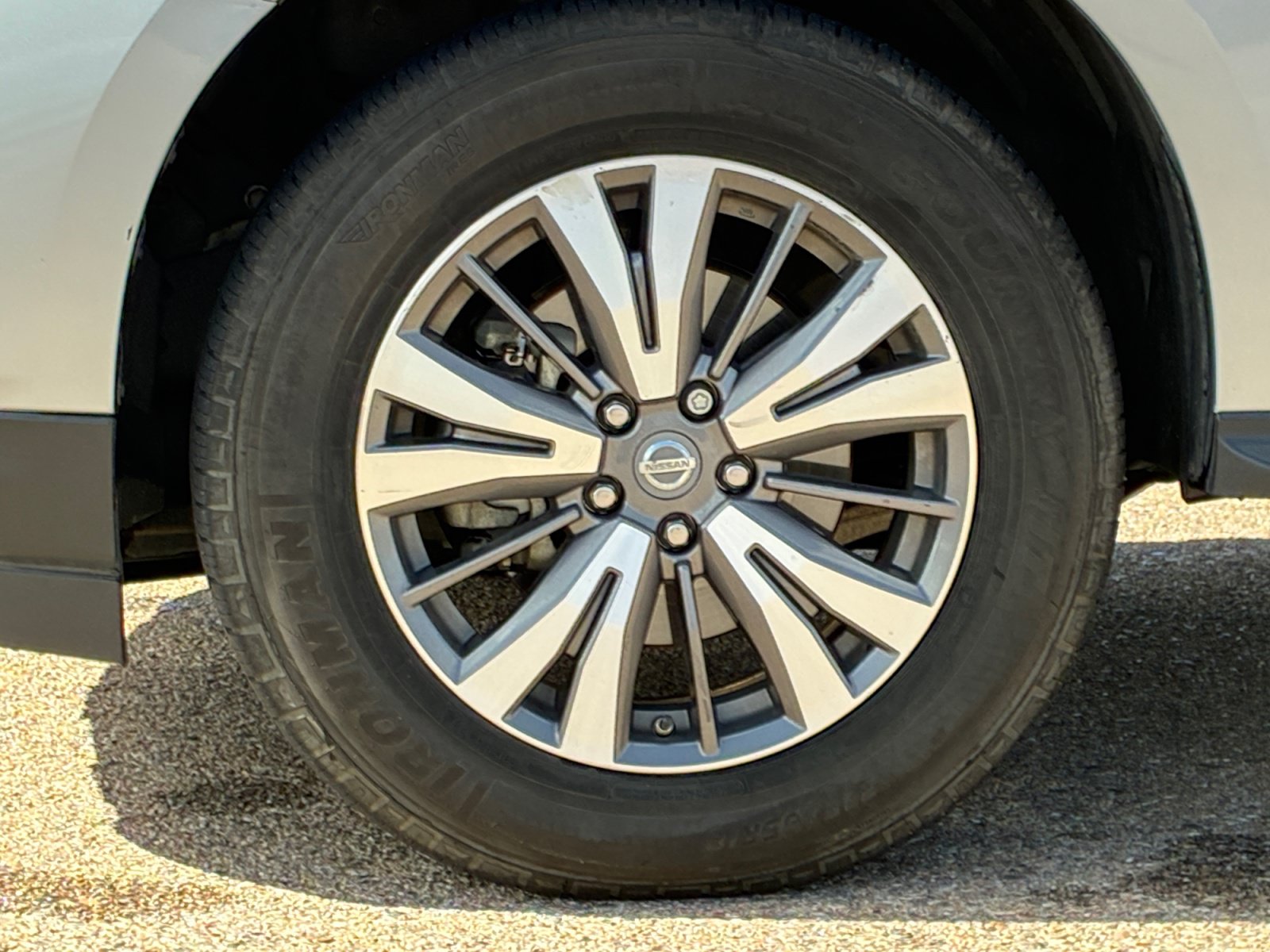 Used 2018 Nissan Pathfinder SL AWD/4WD image 10