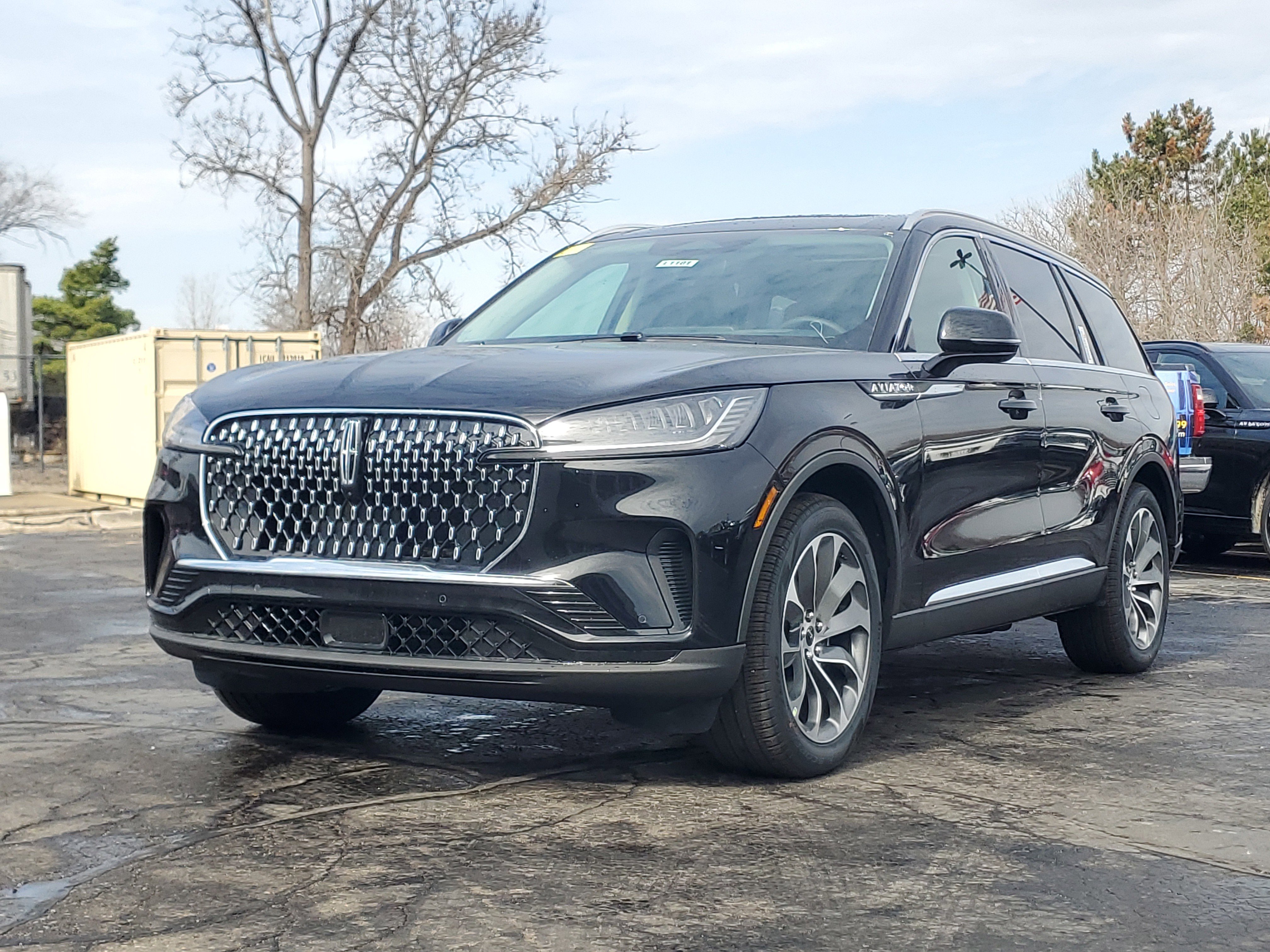 New 2026 Lincoln Aviator AWD image 2