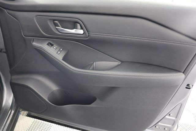 Used 2025 Nissan Rogue SL w/ SL Premium Package image 29