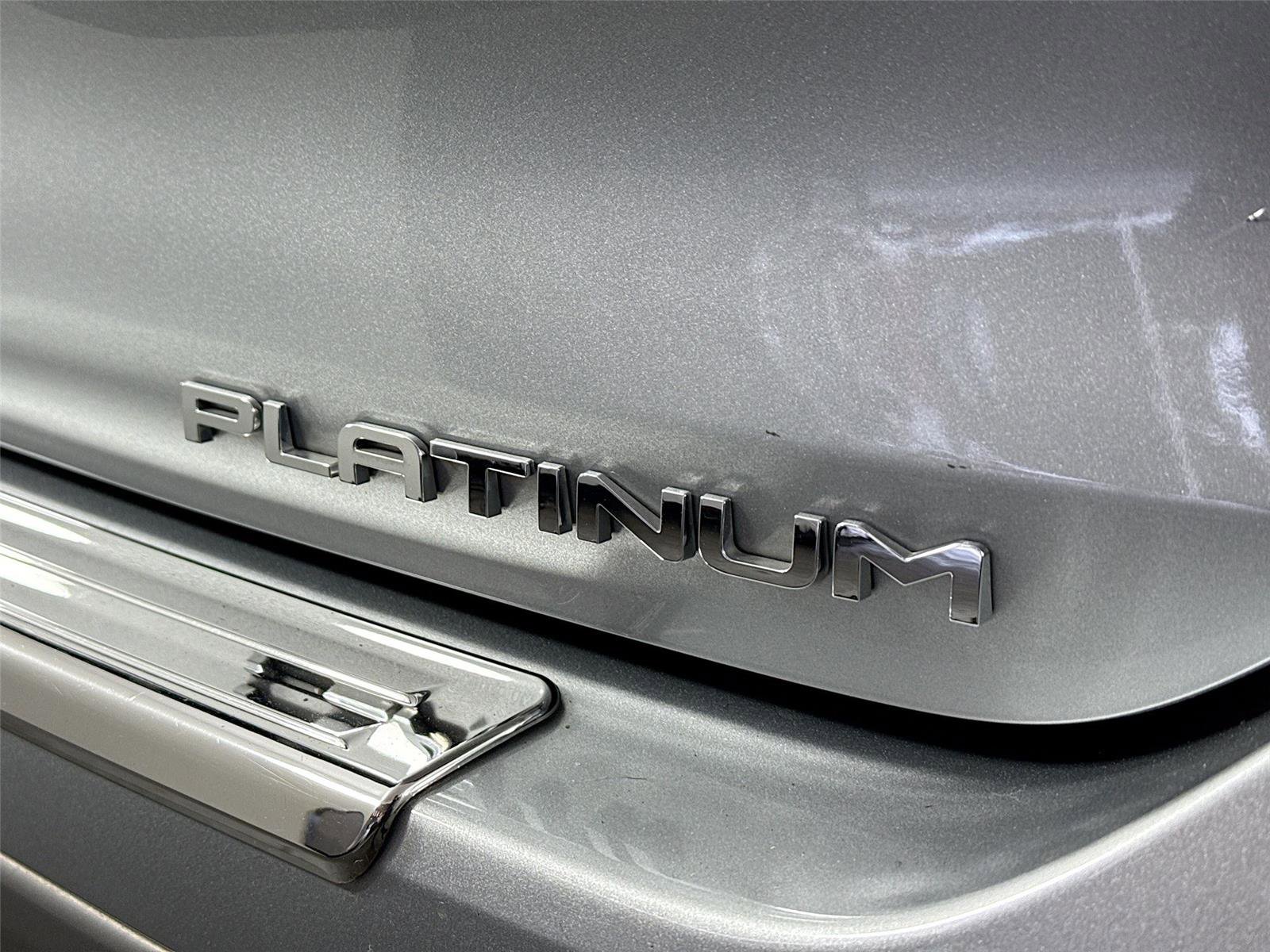 Used 2023 Toyota Highlander Platinum FWD image 15