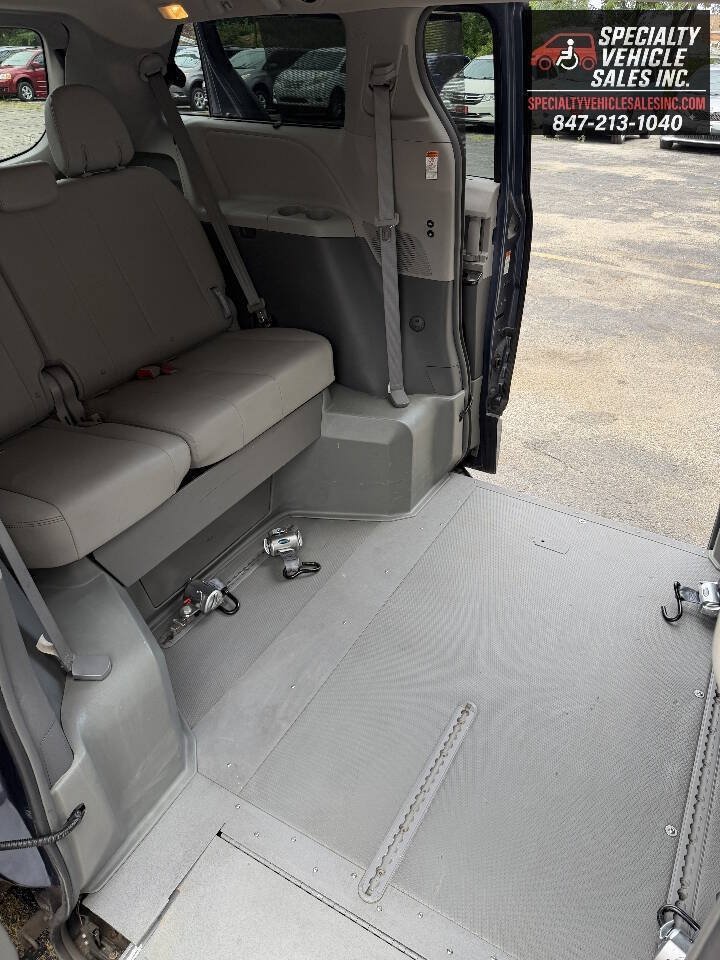 Used 2015 Toyota Sienna XLE FWD image 21