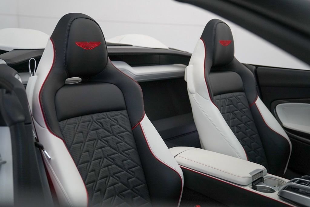 New 2026 Aston Martin Vanquish Convertible image 34