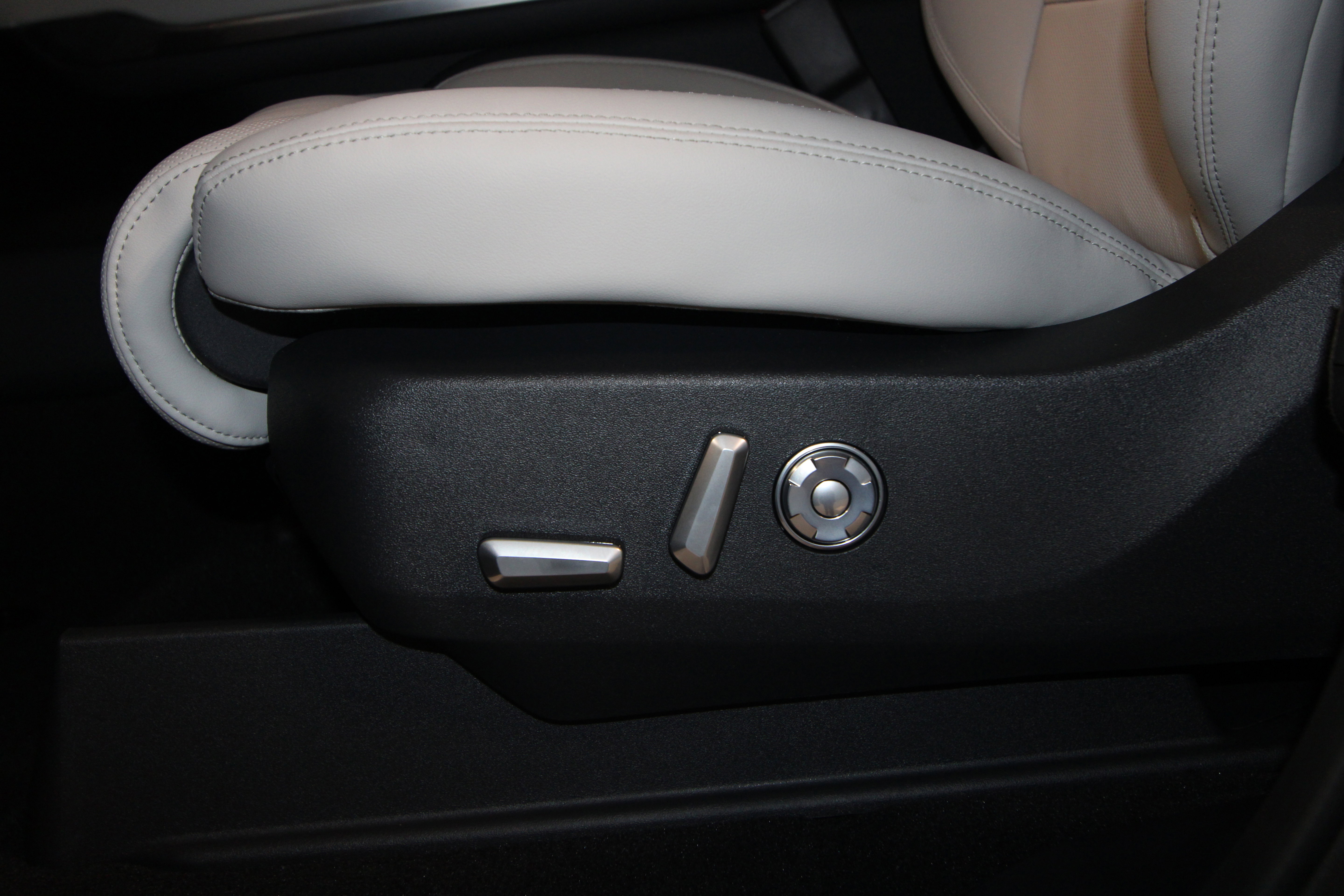 New 2025 Lincoln Navigator L Reserve image 7