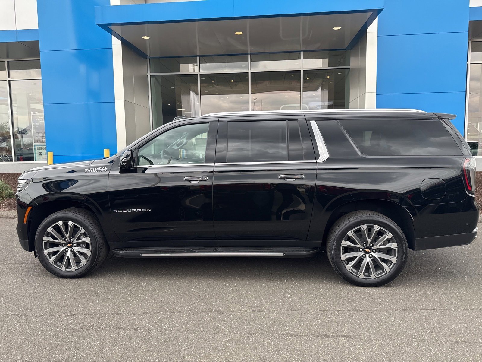 New 2025 Chevrolet Suburban High Country image 9