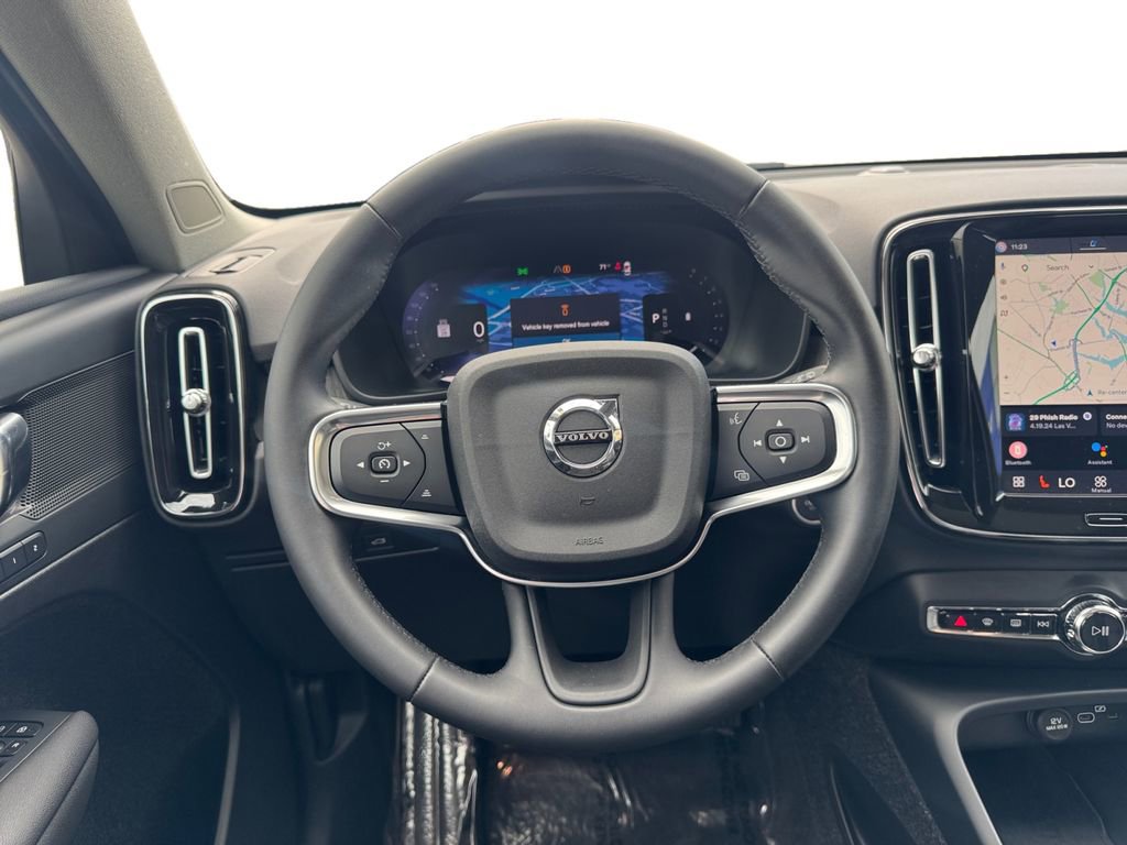 Certified 2025 Volvo XC40 B5 Plus image 15