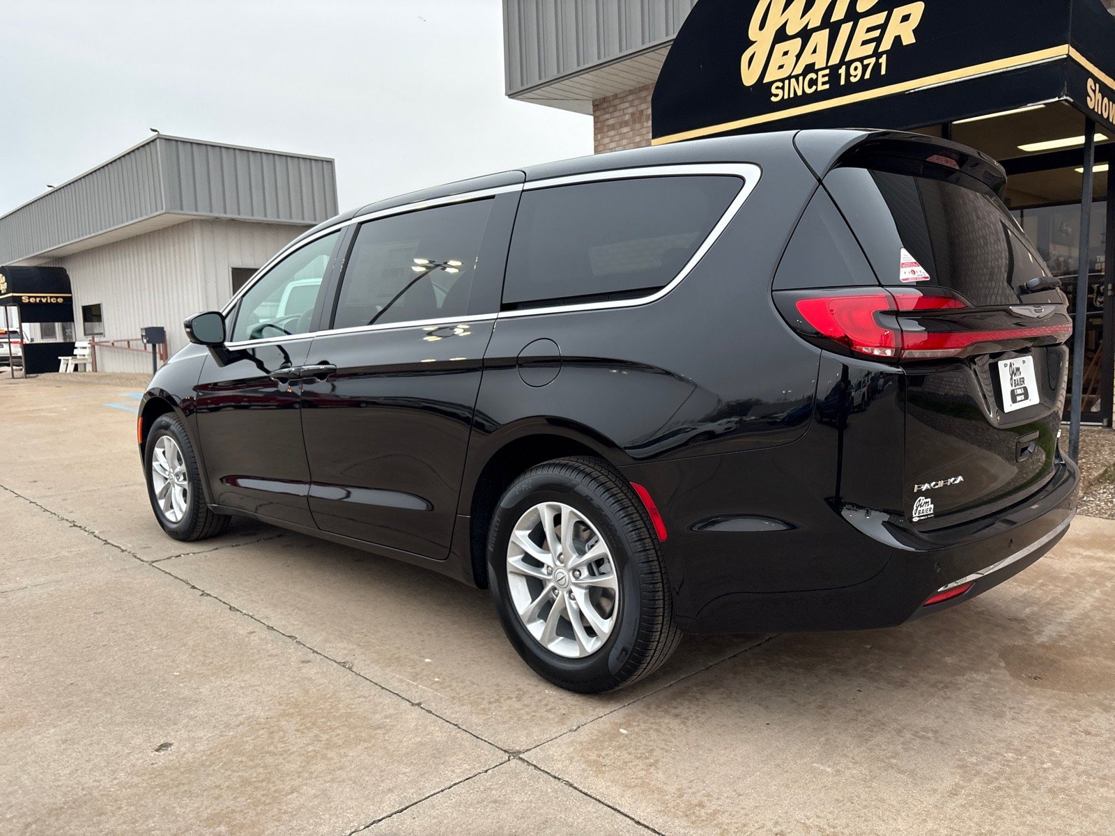 New 2026 Chrysler Pacifica Select AWD/4WD image 13